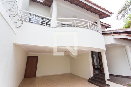 Casa para alugar com 280m², 4 quartos e 3 vagas Casa para alugar com 280m², 4 quartos e 3 vagasFachada