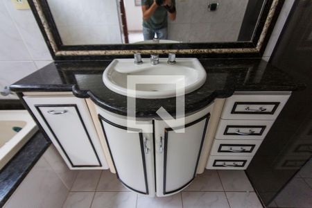 Casa para alugar com 280m², 4 quartos e 3 vagas Casa para alugar com 280m², 4 quartos e 3 vagasBanheiro da Suite 3