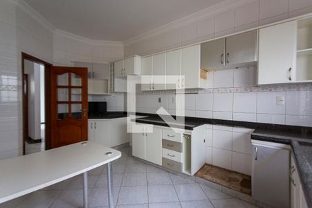 Casa para alugar com 280m², 4 quartos e 3 vagas Casa para alugar com 280m², 4 quartos e 3 vagasCozinha