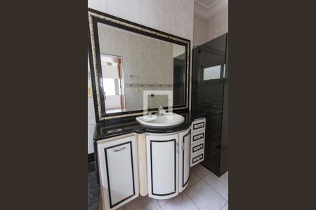 Casa para alugar com 280m², 4 quartos e 3 vagas Casa para alugar com 280m², 4 quartos e 3 vagasBanheiro da Suite 3