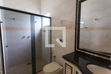 Casa para alugar com 280m², 4 quartos e 3 vagas Casa para alugar com 280m², 4 quartos e 3 vagasBanheiro da Suite 4