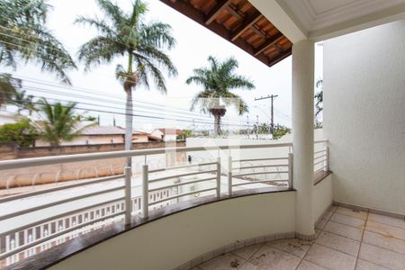 Casa para alugar com 280m², 4 quartos e 3 vagas Casa para alugar com 280m², 4 quartos e 3 vagasVaranda