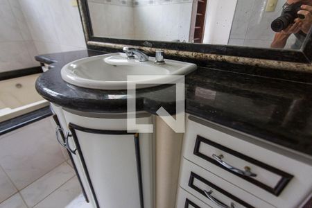 Casa para alugar com 280m², 4 quartos e 3 vagas Casa para alugar com 280m², 4 quartos e 3 vagasBanheiro da Suite 3