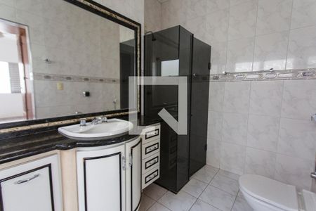 Casa para alugar com 280m², 4 quartos e 3 vagas Casa para alugar com 280m², 4 quartos e 3 vagasBanheiro da Suite 3