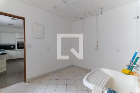 Área de Serviço de casa para alugar com 6 quartos, 350m² em Vila Bertioga, São Paulo