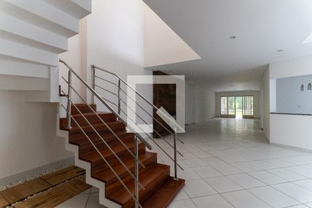 Casa para alugar com 6 quartos, 350m² em Vila Bertioga, São Paulo