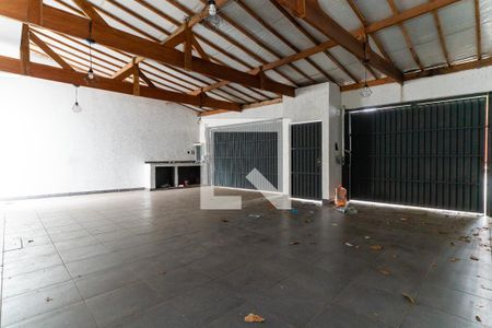 Garagem de casa para alugar com 6 quartos, 350m² em Vila Bertioga, São Paulo
