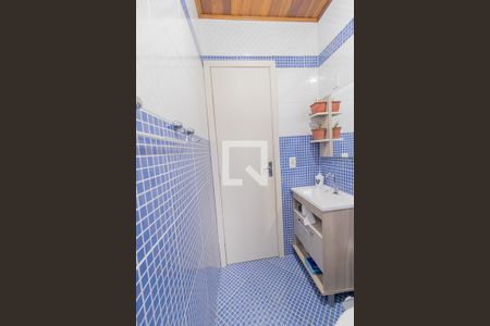 Casa à venda com 98m², 3 quartos e 2 vagasBanheiro