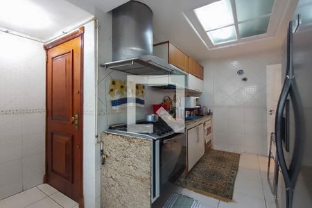 Apartamento à venda com 157m², 3 quartos e 4 vagas Apartamento à venda com 157m², 3 quartos e 4 vagasCozinha