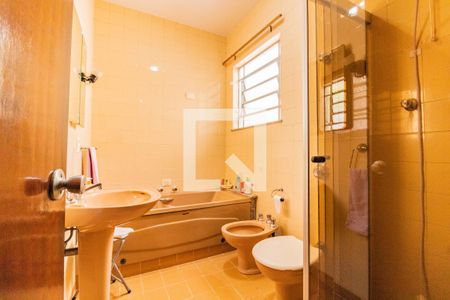 Casa à venda com 220m², 3 quartos e 3 vagasBanheiro da Suíte 1