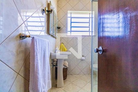 Casa à venda com 220m², 3 quartos e 3 vagasBanheiro da suíte 2