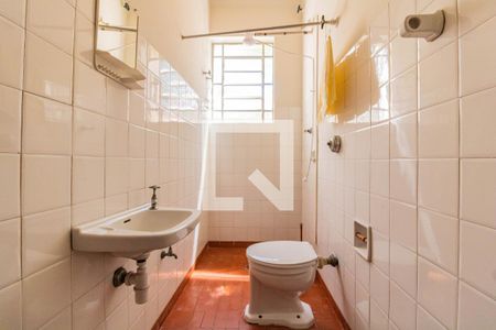 Casa à venda com 220m², 3 quartos e 3 vagasBanheiro da área de serviço