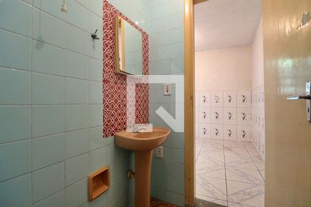 Casa à venda com 196m², 4 quartos e 5 vagasCasa Fundo - Banheiro