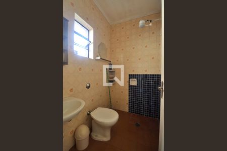 Casa à venda com 196m², 4 quartos e 5 vagasBanheiro de Serviço