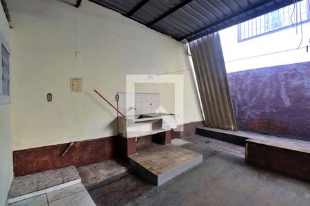 Casa à venda com 196m², 4 quartos e 5 vagasCasa Fundo - Área de Serviço
