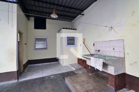 Casa à venda com 196m², 4 quartos e 5 vagasCasa Fundo - Área de Serviço