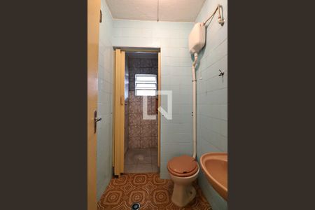 Casa à venda com 196m², 4 quartos e 5 vagasCasa Fundo - Banheiro