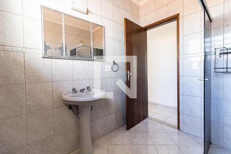 Casa à venda com 210m², 3 quartos e 3 vagas Casa à venda com 210m², 3 quartos e 3 vagasBanheiro Social