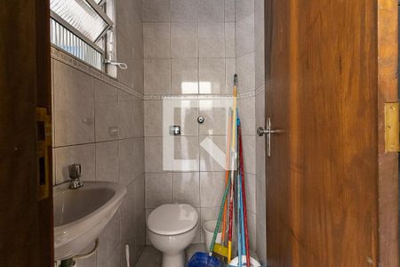 Casa à venda com 210m², 3 quartos e 3 vagas Casa à venda com 210m², 3 quartos e 3 vagasBanheiro de Serviço