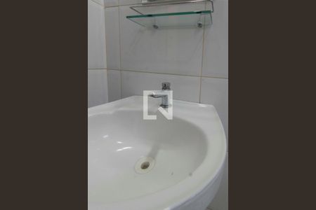 Banheiro de apartamento para alugar com 2 quartos, 56m² em Jardim Roberto, Osasco