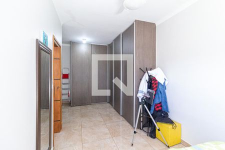 Casa à venda com 300m², 4 quartos e 2 vagasSuíte 2