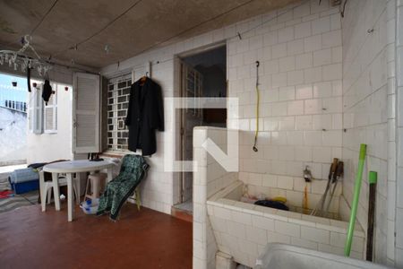 Casa à venda com 100m², 4 quartos e 4 vagasServiço/Varanda