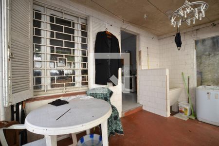 Casa à venda com 100m², 4 quartos e 4 vagasServiço/Varanda