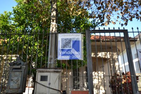 Casa à venda com 100m², 4 quartos e 4 vagasFachada