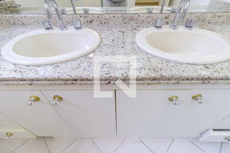 Apartamento à venda com 225m², 4 quartos e 1 vagaBanheiro 1 - Suíte