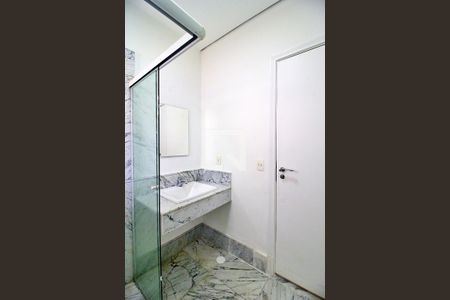 Banheiro de kitnet/studio para alugar com 1 quarto, 25m² em Parque das Nações, Santo André