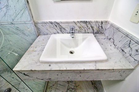 Banheiro de kitnet/studio para alugar com 1 quarto, 25m² em Parque das Nações, Santo André