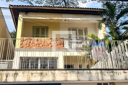 Casa à venda com 275m², 3 quartos e 2 vagasFachada