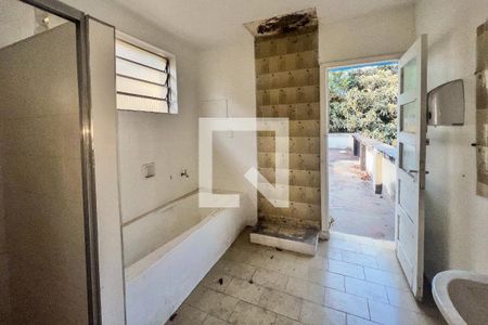 Casa à venda com 275m², 3 quartos e 2 vagasBanheiro