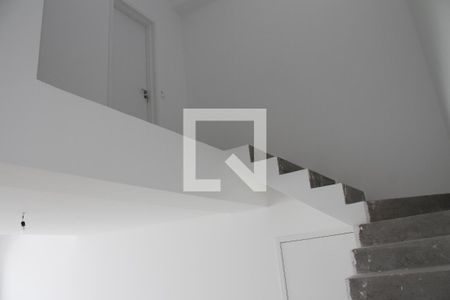 Apartamento à venda com 111m², 1 quarto e 2 vagasEscada sobe p/quarto