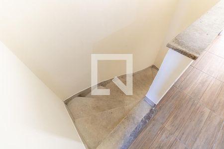 Casa para alugar com 82m², 3 quartos e 1 vagaEscada