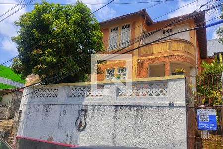 Casa para alugar com 400m², 8 quartos e sem vaga Casa para alugar com 400m², 8 quartos e sem vagaFachada