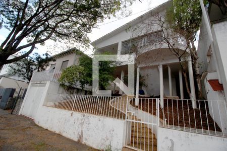 Casa para alugar com 500m², 5 quartos e 1 vagaFachada