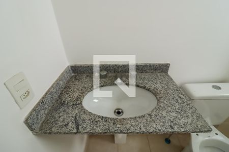 Apartamento à venda com 64m², 2 quartos e 2 vagasBanheiro da Suíte 2