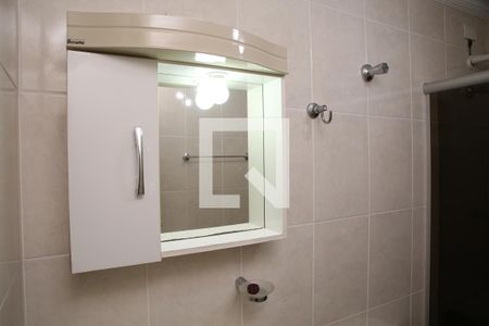 Banheiro social de apartamento para alugar com 1 quarto, 44m² em Caiçara, Praia Grande