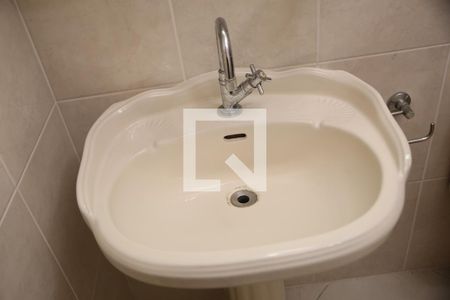 Banheiro social de apartamento para alugar com 1 quarto, 44m² em Caiçara, Praia Grande