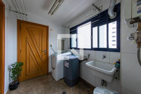 Apartamento à venda com 115m², 3 quartos e 3 vagas Apartamento à venda com 115m², 3 quartos e 3 vagasÁrea de serviço
