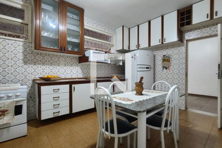 Casa à venda com 366m², 6 quartos e 2 vagasCozinha - Armários