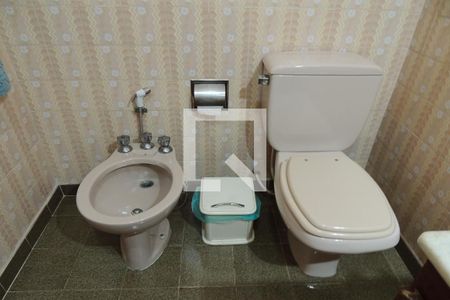 Casa à venda com 366m², 6 quartos e 2 vagasBanheiro social