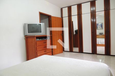 Casa à venda com 366m², 6 quartos e 2 vagasQuarto Suíte 1