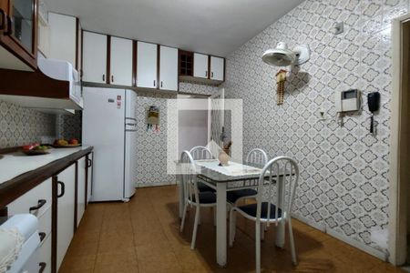 Casa à venda com 366m², 6 quartos e 2 vagasCozinha - Armários