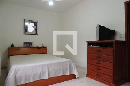 Casa à venda com 366m², 6 quartos e 2 vagasQuarto Suíte 1