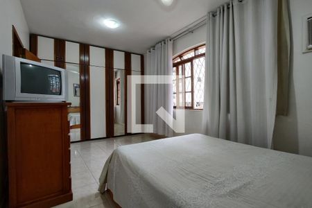 Casa à venda com 366m², 6 quartos e 2 vagasQuarto Suíte 1