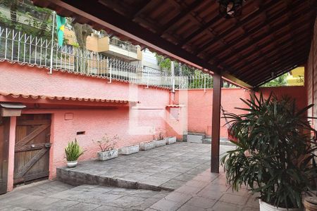 Casa à venda com 366m², 6 quartos e 2 vagasFachada Externa