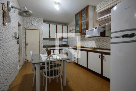 Casa à venda com 366m², 6 quartos e 2 vagasCozinha - Armários