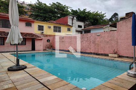 Casa à venda com 366m², 6 quartos e 2 vagasPiscina